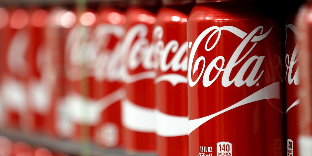 ÔNG TRÙM NƯỚC GIẢI KHÁT COCA-COLA SỬ DỤNG 100% VẬT LIỆU TÁI CHẾ